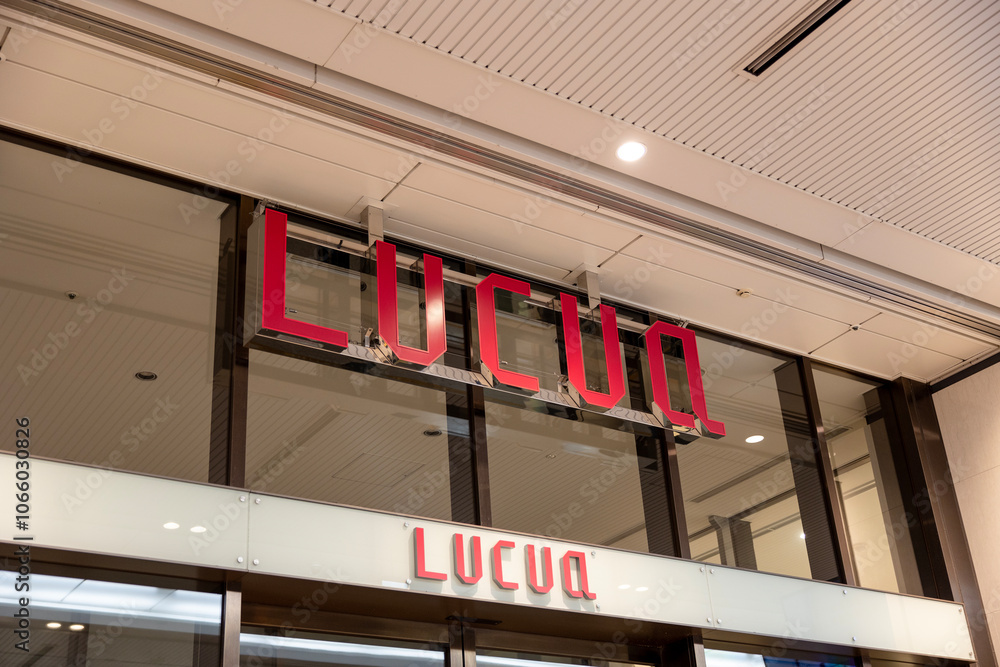 LUCUA 本館